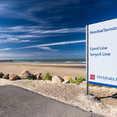 LR__70F5434 Harbour site at Hirtshals. Road sign to the ferry..